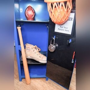 Meet your Posher, SML Locker Room